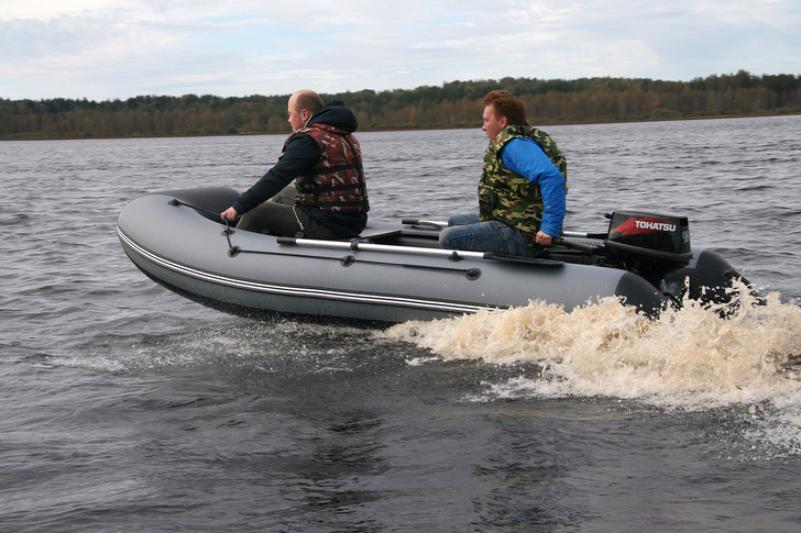 Лодка Angler 400XL